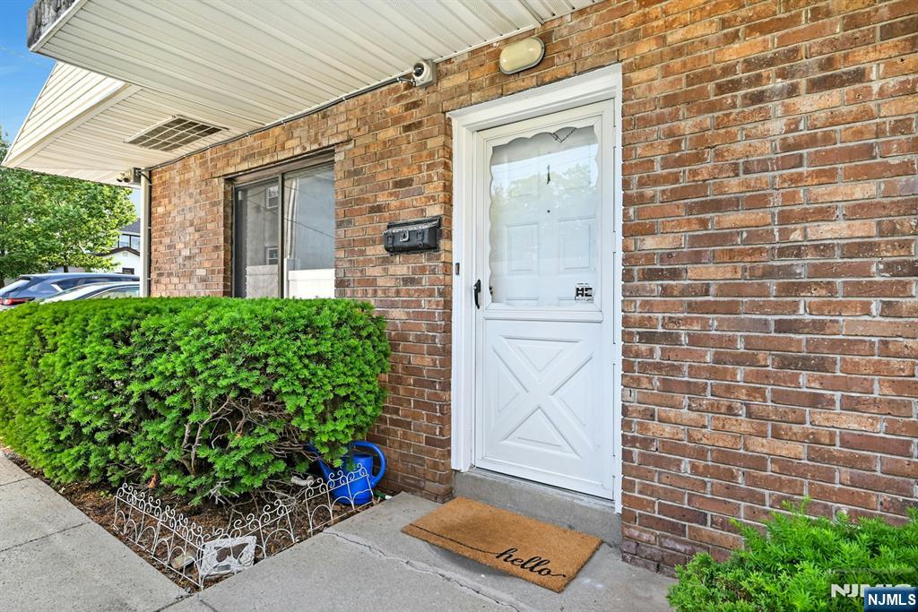 33 Poplar Avenue 1