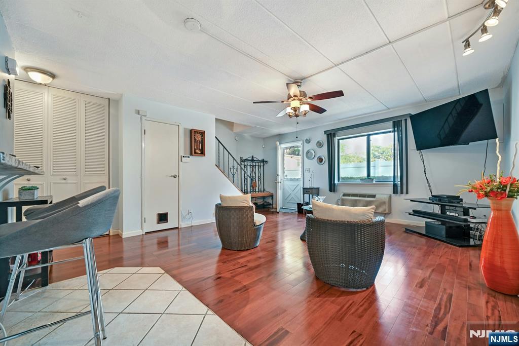 33 Poplar Avenue 1