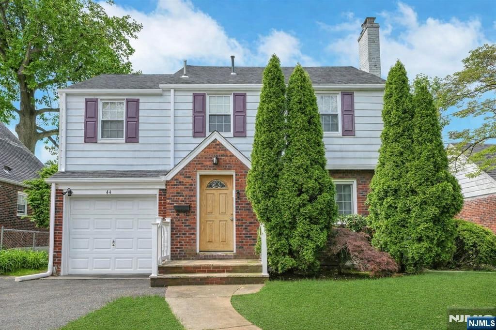 Photo of 44 Golf Court, Teaneck, NJ 07666 (MLS # 26016905)