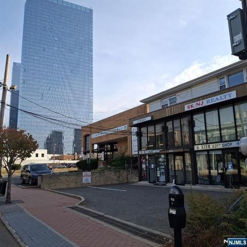 Photo of 1626 Palisade Ave #5, Fort Lee, NJ 07024 (MLS # 25038449) Photo of 1626 Palisade Ave #5, Fort Lee, NJ 07024 (MLS # 25038449)