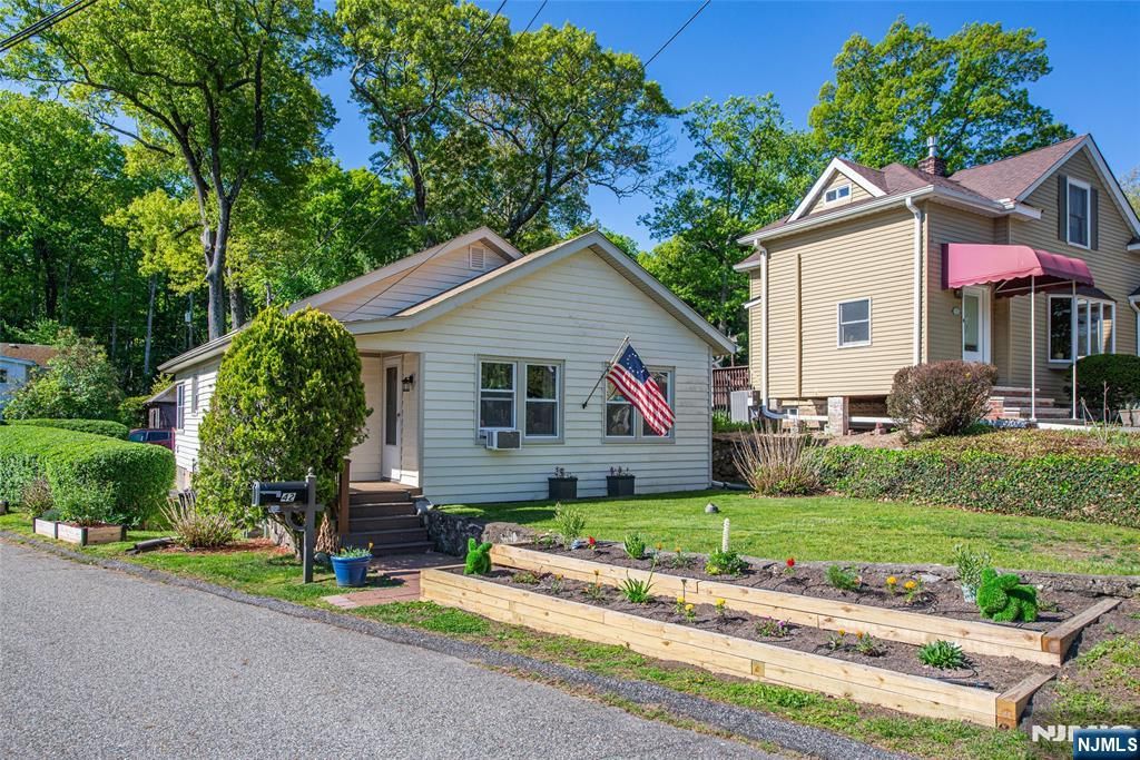 Photo of 42 Main Beach Road, Ringwood, NJ 07456 (MLS # 26017784)