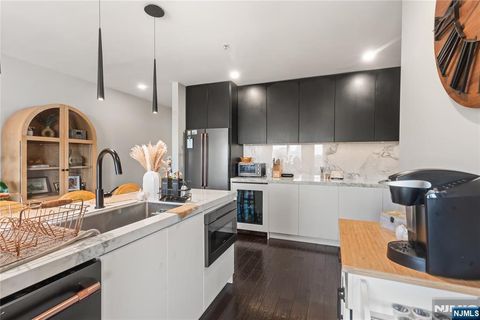 Photo of 226 The Promenade, Edgewater, NJ 07020 (MLS # 25037553)