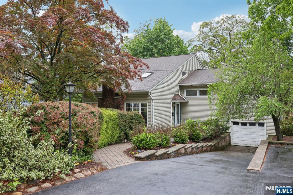 Property for Sale at 151 Busteed Drive, Midland Park, New Jersey - Bedrooms: 4 
Bathrooms: 3 
Rooms: 8  - $829,000