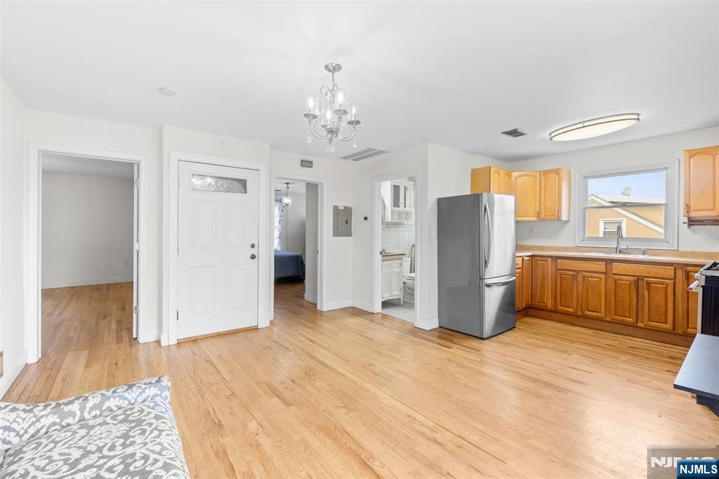 Rental Property at 360 Gorge Rd 2, Cliffside Park, New Jersey - Bedrooms: 2 
Bathrooms: 1 
Rooms: 5  - $2,500 MO.