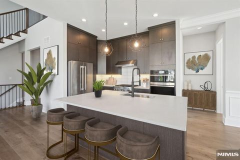 8 Augusta Way River Vale NJ 07675