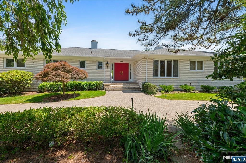 204 Crestwood Drive
