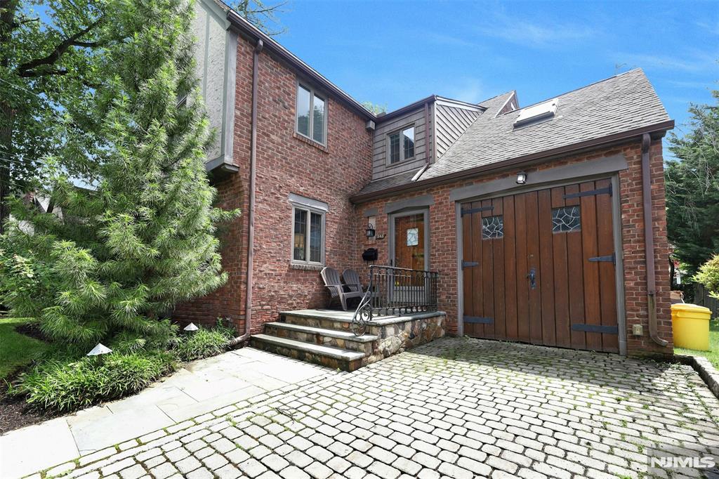 548 Standish Road
