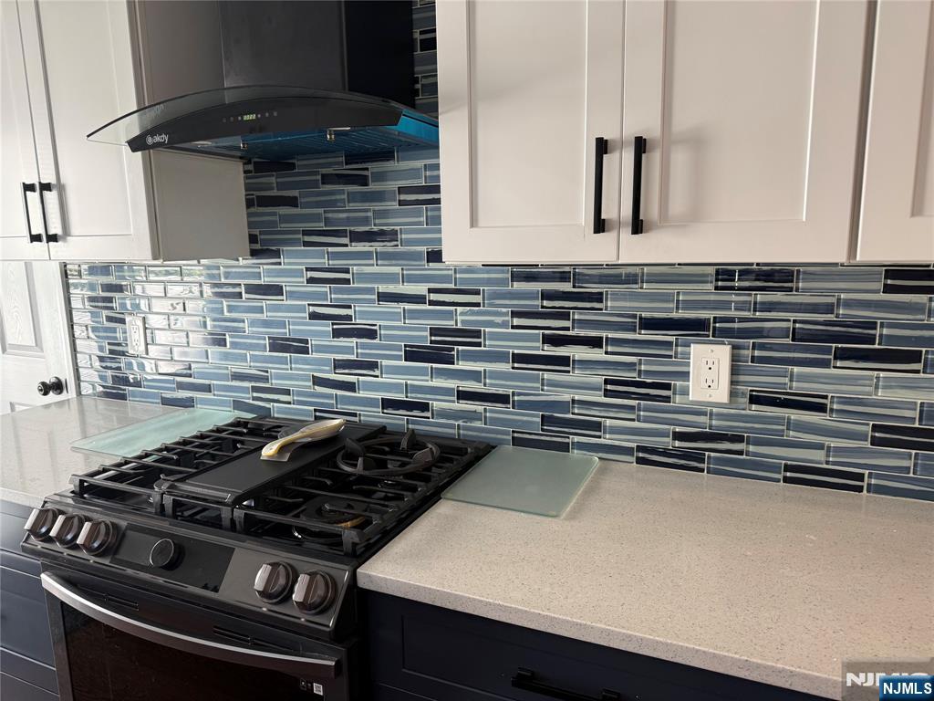 Paramus, New Jersey 07652, United States, 3 Bedrooms Bedrooms, ,3 BathroomsBathrooms,Residential,Pending,212712