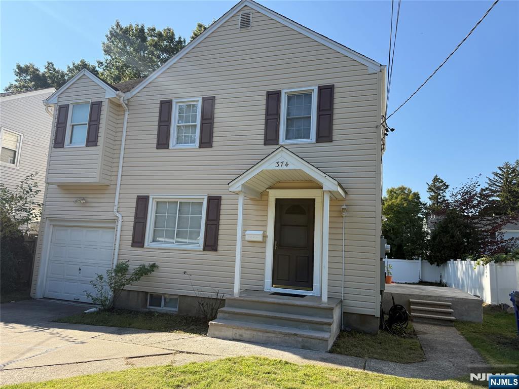 Paramus, New Jersey 07652, United States, 3 Bedrooms Bedrooms, ,3 BathroomsBathrooms,Residential,Pending,212712