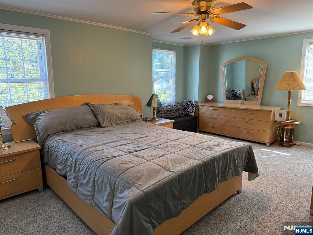 Paramus, New Jersey 07652, United States, 3 Bedrooms Bedrooms, ,3 BathroomsBathrooms,Residential,Pending,212712