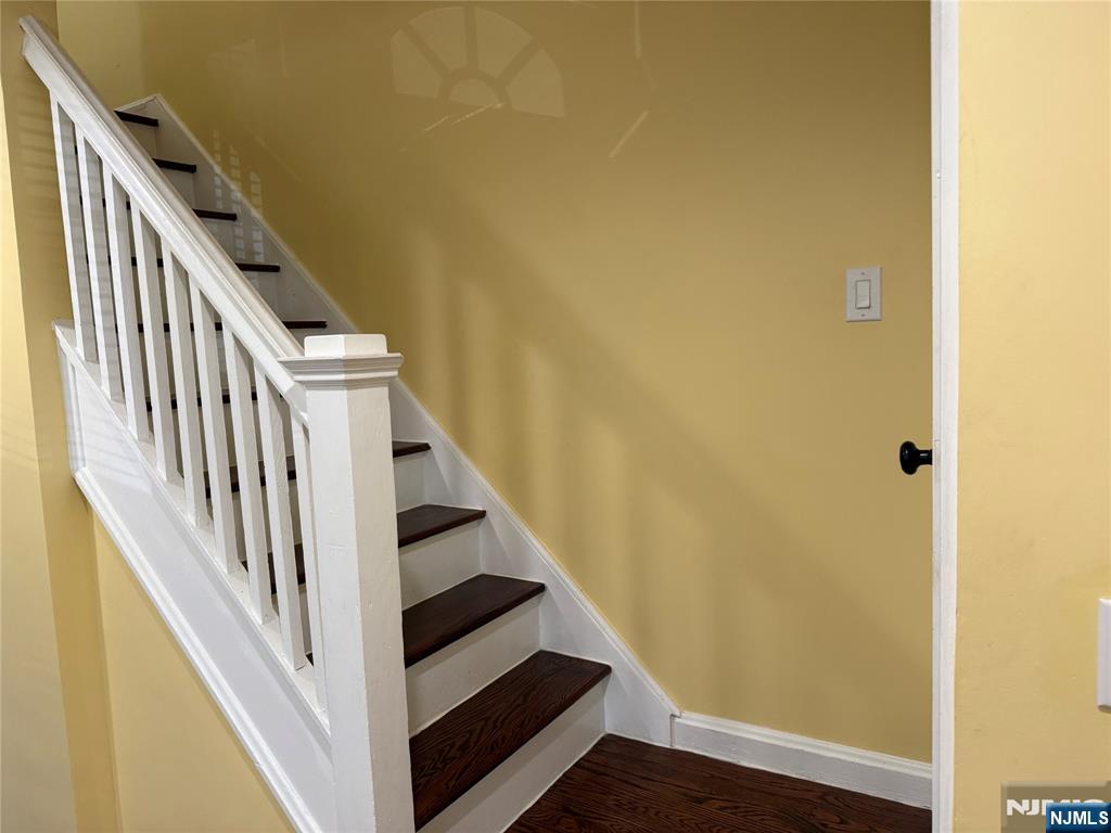 Paramus, New Jersey 07652, United States, 3 Bedrooms Bedrooms, ,3 BathroomsBathrooms,Residential,Pending,212712