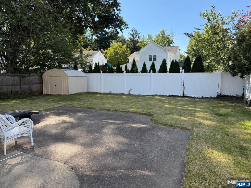 Paramus, New Jersey 07652, United States, 3 Bedrooms Bedrooms, ,3 BathroomsBathrooms,Residential,Pending,212712