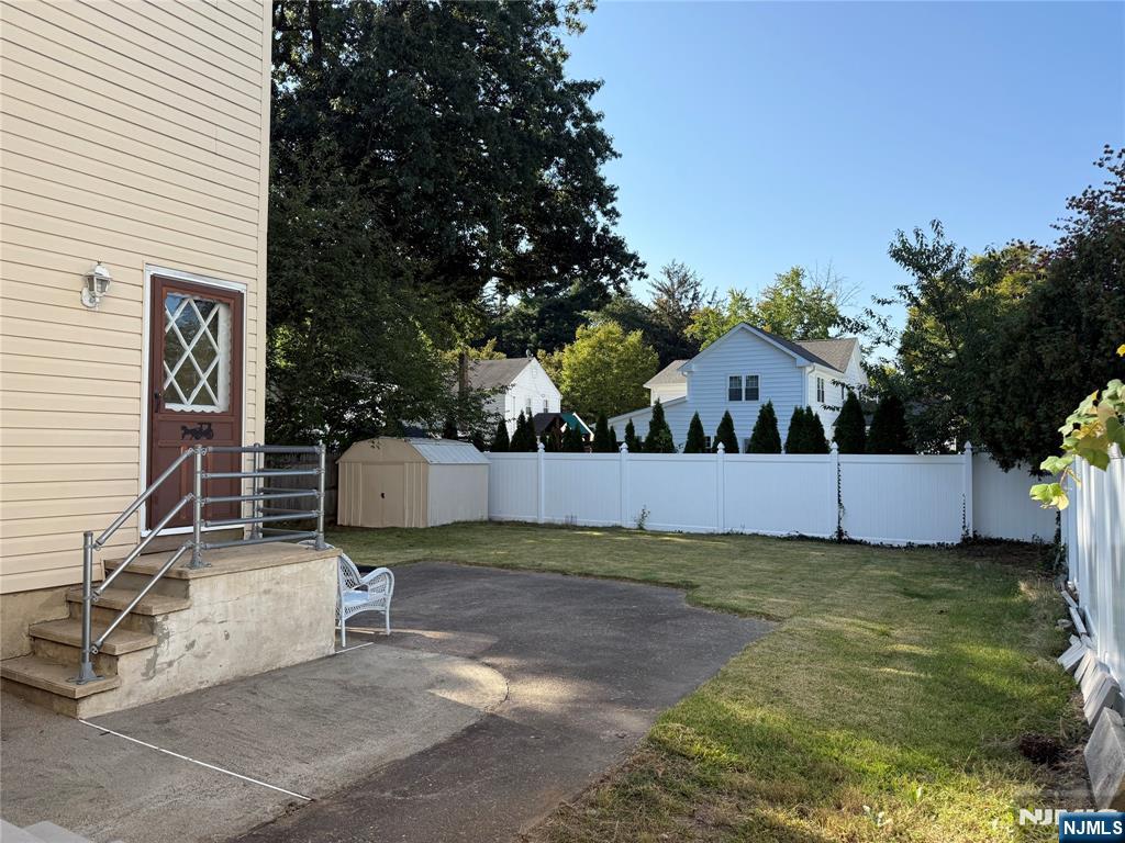 Paramus, New Jersey 07652, United States, 3 Bedrooms Bedrooms, ,3 BathroomsBathrooms,Residential,Pending,212712