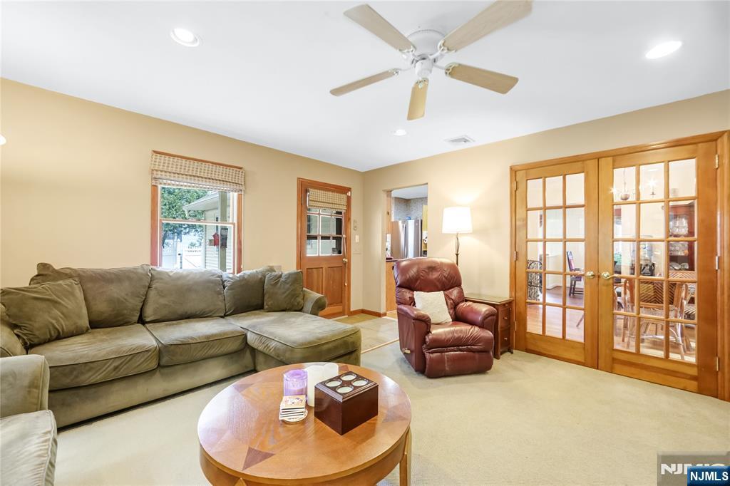 Wyckoff, New Jersey 07481, United States, 3 Bedrooms Bedrooms, ,2 BathroomsBathrooms,Residential,Active,202883