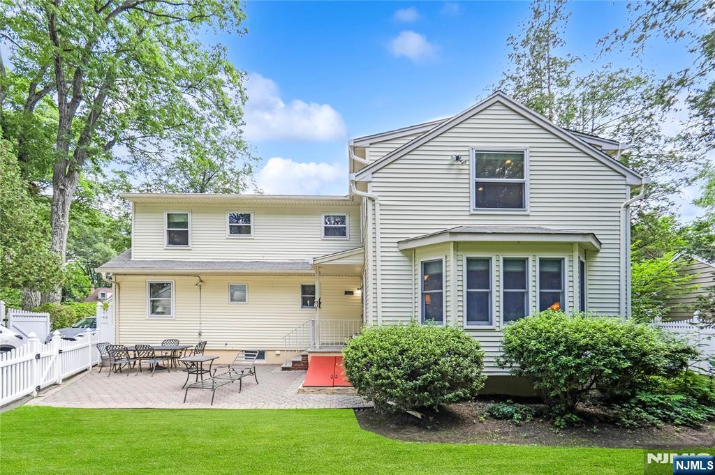 Wyckoff, New Jersey 07481, United States, 3 Bedrooms Bedrooms, ,2 BathroomsBathrooms,Residential,Active,202883