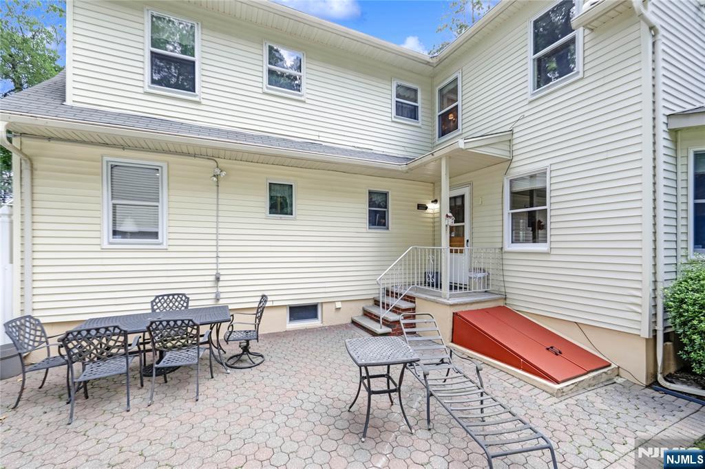 Wyckoff, New Jersey 07481, United States, 3 Bedrooms Bedrooms, ,2 BathroomsBathrooms,Residential,Active,202883