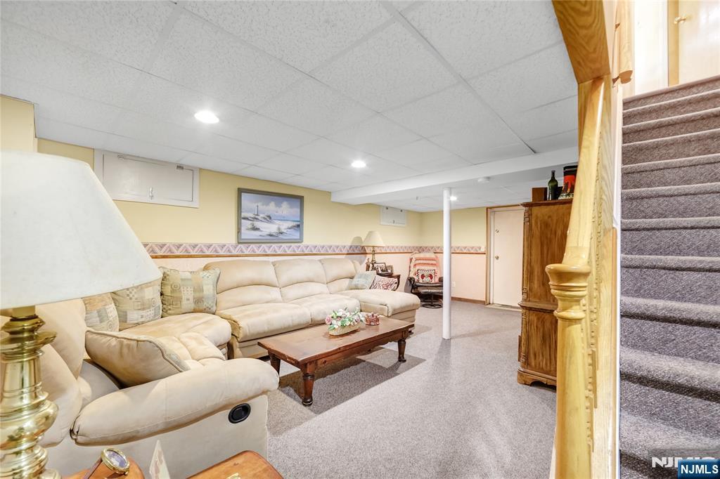 Wyckoff, New Jersey 07481, United States, 3 Bedrooms Bedrooms, ,2 BathroomsBathrooms,Residential,Active,202883