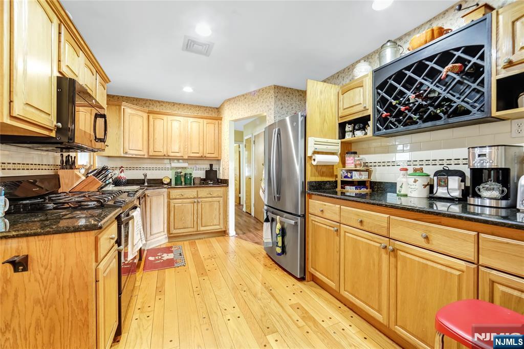 Wyckoff, New Jersey 07481, United States, 3 Bedrooms Bedrooms, ,2 BathroomsBathrooms,Residential,Active,202883