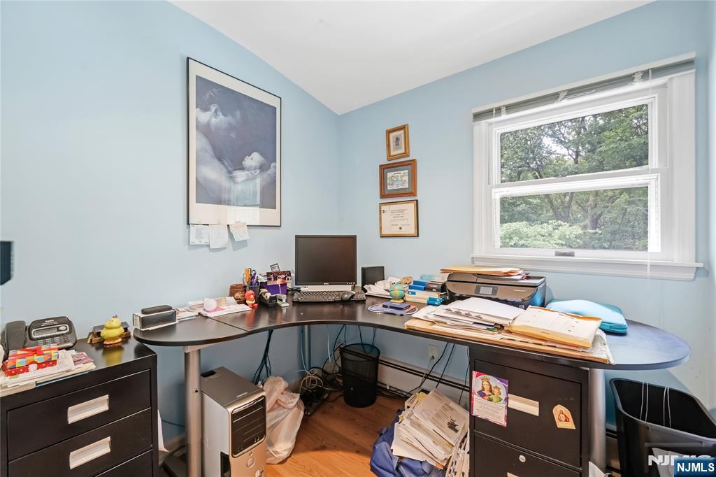 Wyckoff, New Jersey 07481, United States, 3 Bedrooms Bedrooms, ,2 BathroomsBathrooms,Residential,Active,202883