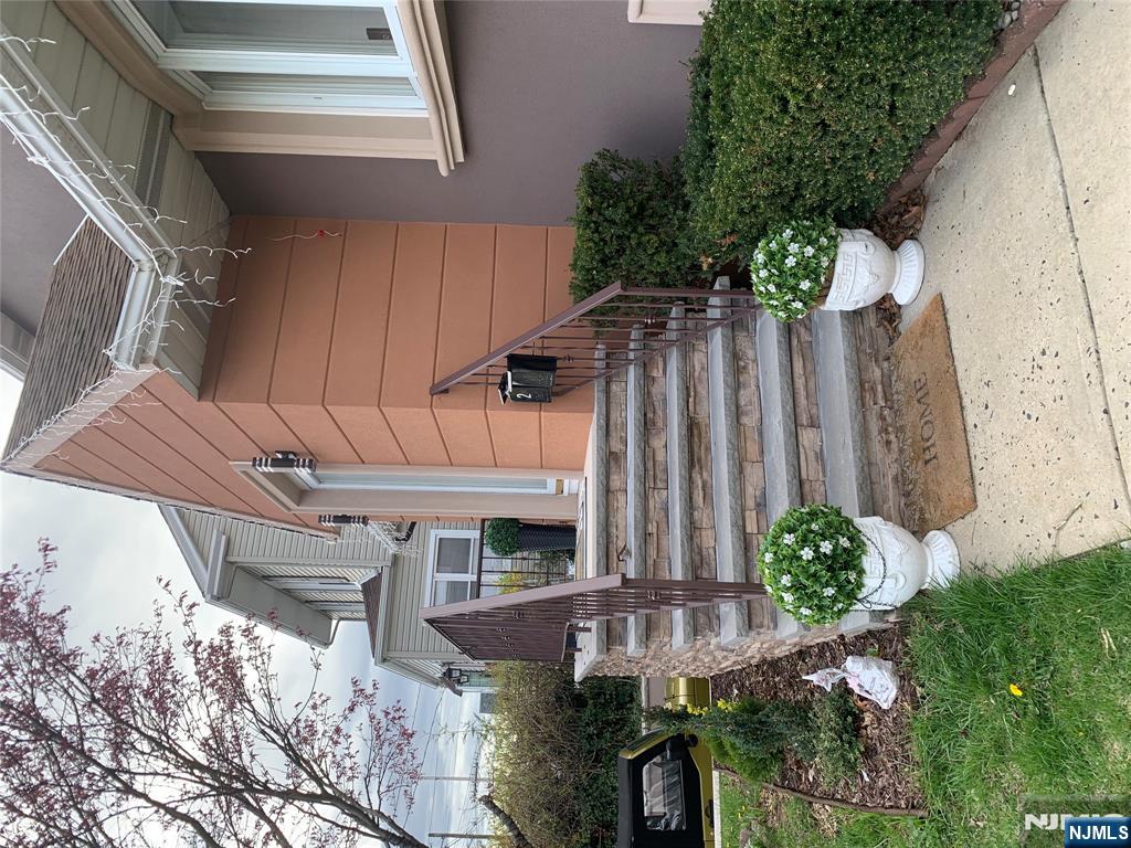Rental Property at 18 Mill St 2, Bloomfield, New Jersey - Bedrooms: 2 
Bathrooms: 1 
Rooms: 5  - $2,395 MO.