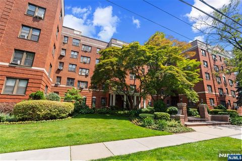 Photo of 100 Prospect Avenue #1O, Hackensack, NJ 07601 (MLS # 26024914)