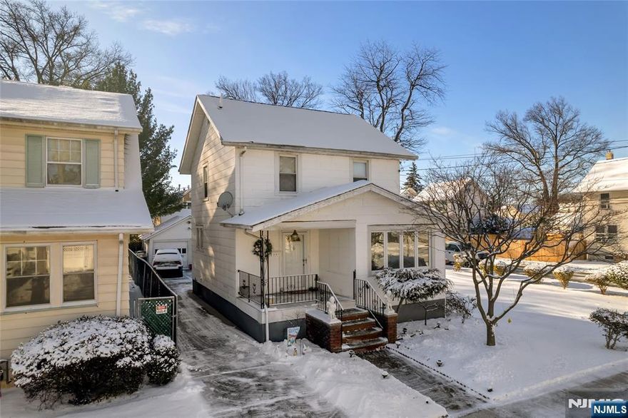 Meticulously maintained colonial home in the highly coveted Washington section of Union.3 bedrooms, 2 full bathroom and a finished basement. 2 car garage and fenced in park yard.Proximity to a wide variety of shops and restaurants. Close to the bus station to NYC and 2.3 miles to the Union train station which is a 35-40 minute ride to New York City's Penn Station. Zoned for the highly rated Washington elementary and middle school.