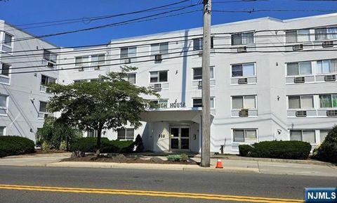 Photo of 333 Grand Ave #4D, Palisades Park, NJ 07650 (MLS # 26018960)