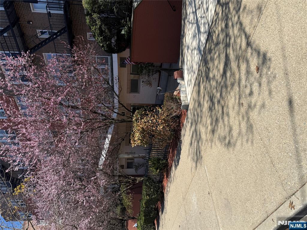 2160 Center Avenue 5P