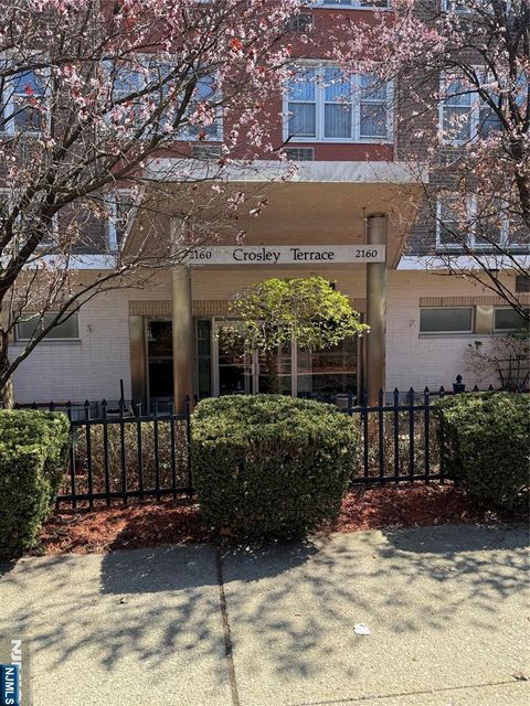 Photo of 2160 Center Avenue #5P, Fort Lee, NJ 07024 (MLS # 26012858)