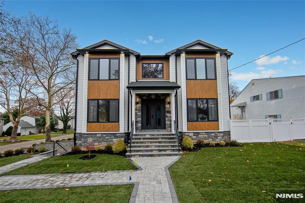 Photo of 121 Circle Drive, Paramus, NJ 07652 (MLS # 25040788)