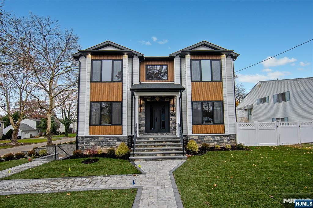 Photo of 121 Circle Drive, Paramus, NJ 07652 (MLS # 25040788)