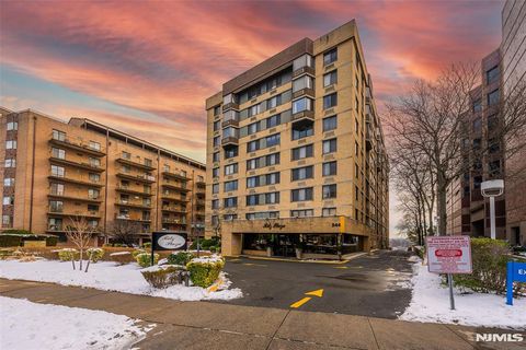 Photo of 344 Prospect Avenue #2E, Hackensack, NJ 07601 (MLS # 26003094)