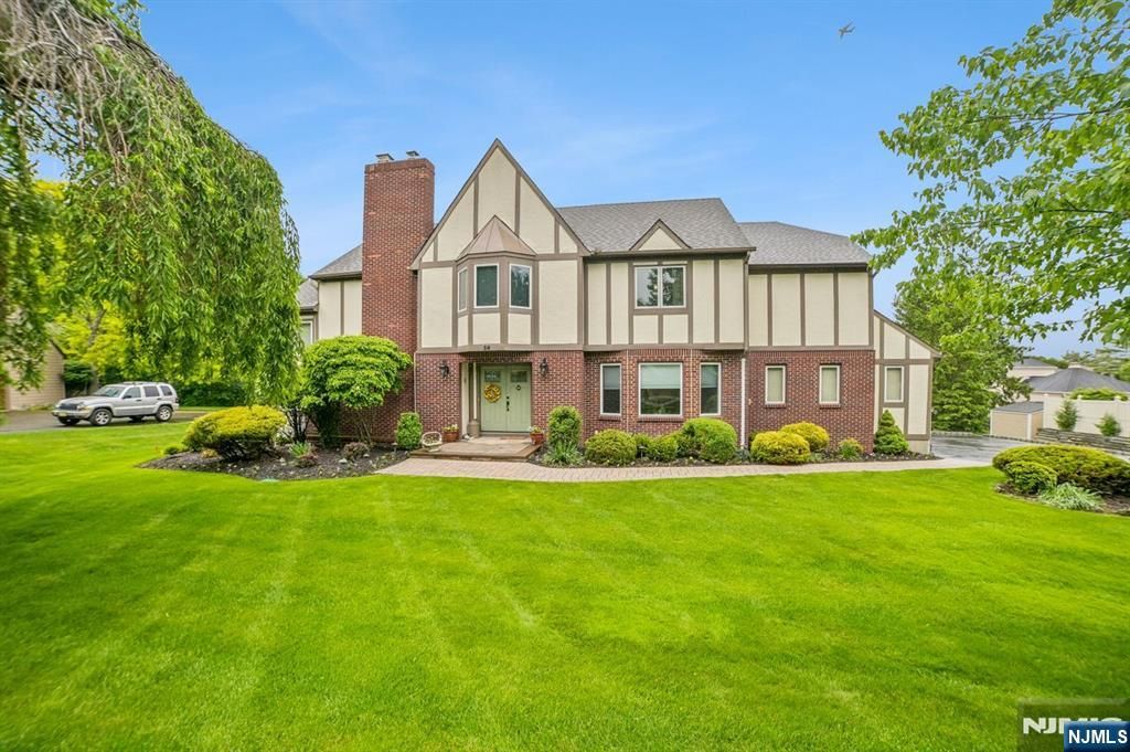 Photo of 38 Howell Drive, Verona, NJ 07044 (MLS # 26018812)