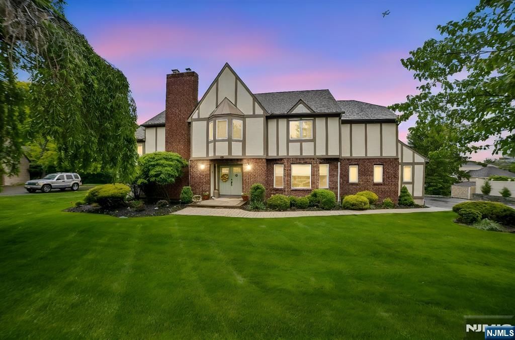 Photo of 38 Howell Drive, Verona, NJ 07044 (MLS # 26018812)