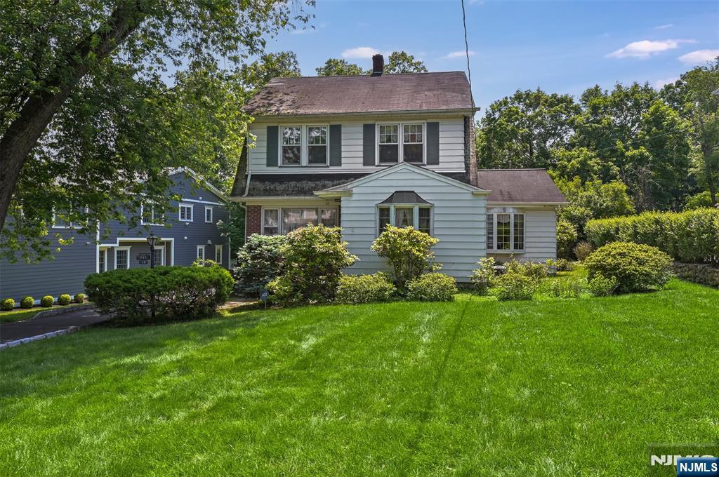 Property for Sale at 18 Norman Place, Tenafly, New Jersey - Bedrooms: 4 
Bathrooms: 2 
Rooms: 9  - $1,050,000