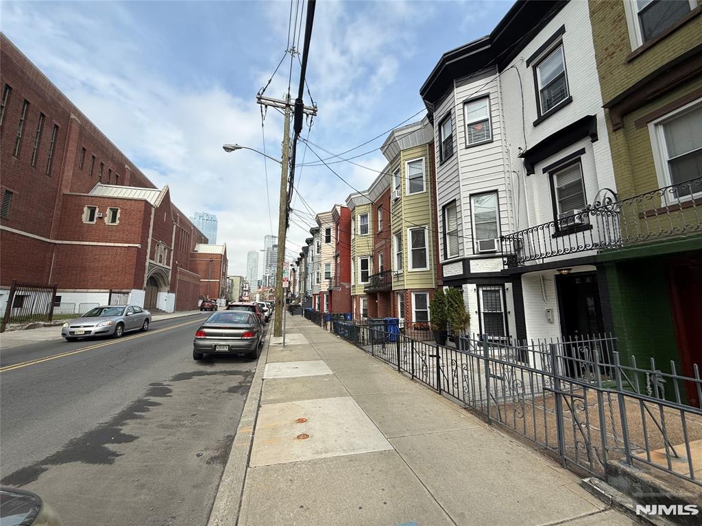 270 1/2 Summit Avenue