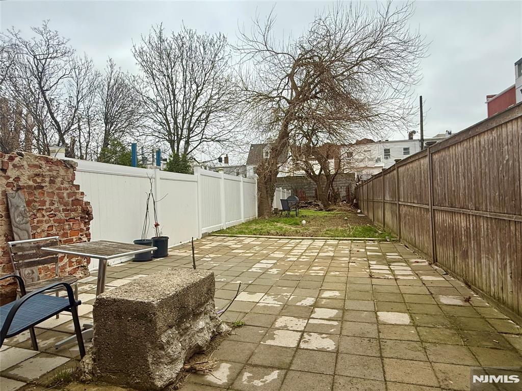 270 1/2 Summit Avenue