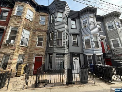Photo of 27012 Summit Avenue, Jersey City, NJ 07306 (MLS # 26010697)