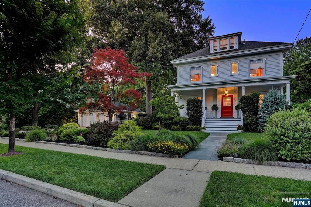 Photo of 339 Highwood Avenue, Leonia, NJ 07605 (MLS # 26025679)