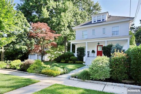 Photo of 339 Highwood Avenue, Leonia, NJ 07605 (MLS # 26025679)