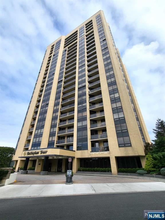 Property for Sale at 800 Palisade Avenue 902, Fort Lee, New Jersey - Bedrooms: 2 
Bathrooms: 2  - $595,000