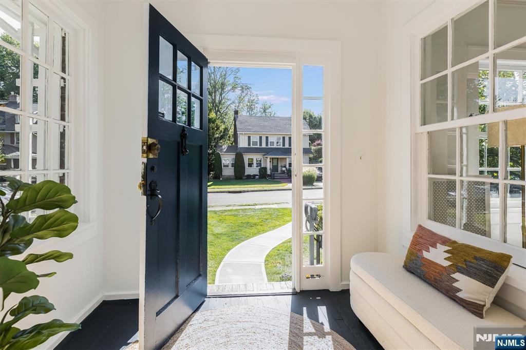 5 Bellaire Drive
