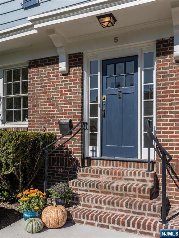 5 Bellaire Drive