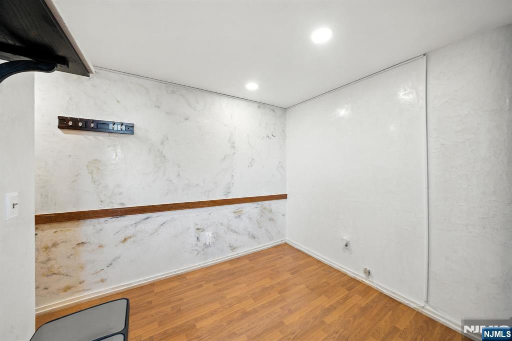 50 Glenwood Avenue 702