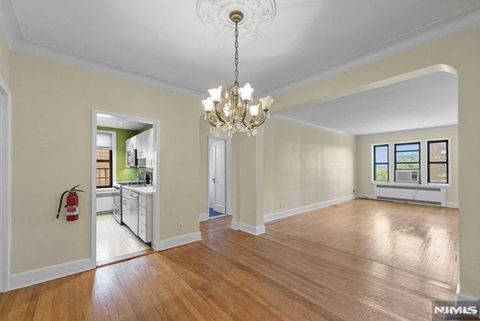 Photo of 100 Prospect Ave #5K, Hackensack, NJ 07601 (MLS # 25039791)