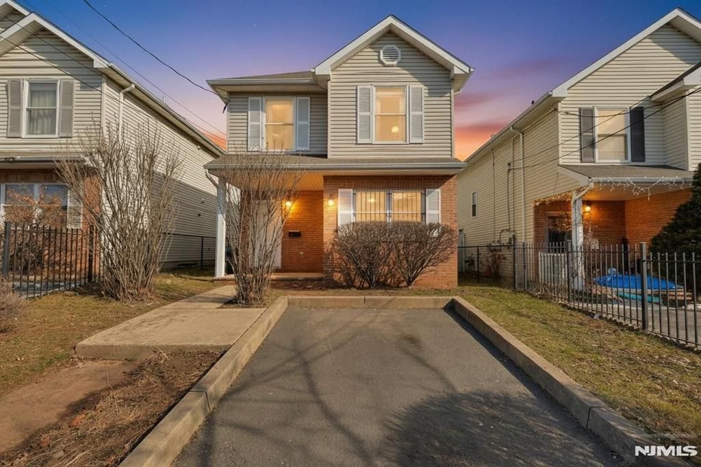 Photo of 289291 14th Avenue, Newark, NJ 07103 (MLS # 26008463)