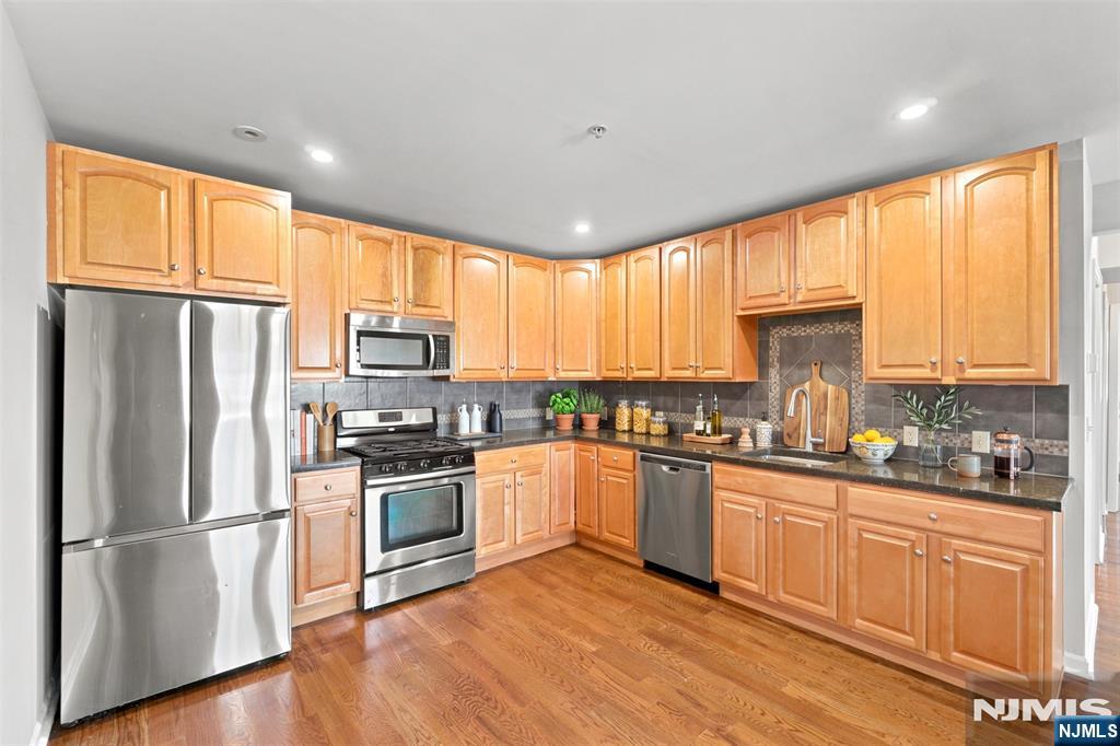 Homes for Sale in Northern NJ | ThisIsRiverEdge.com 22 Sylvan Street 2A