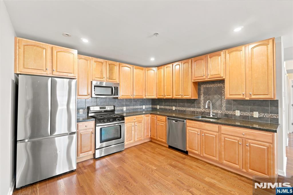 Homes for Sale in Northern NJ | ThisIsRiverEdge.com 22 Sylvan Street 2A