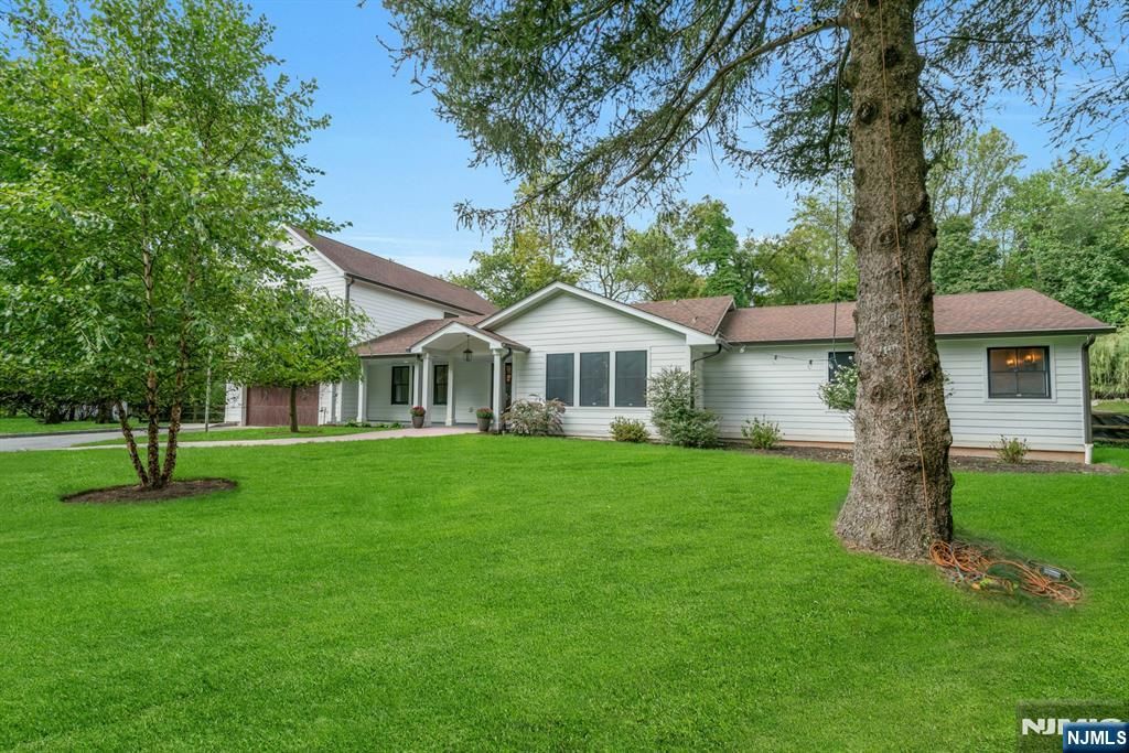Photo of 2 Reid Court, Mahwah, NJ 07430 (MLS # 25033531)