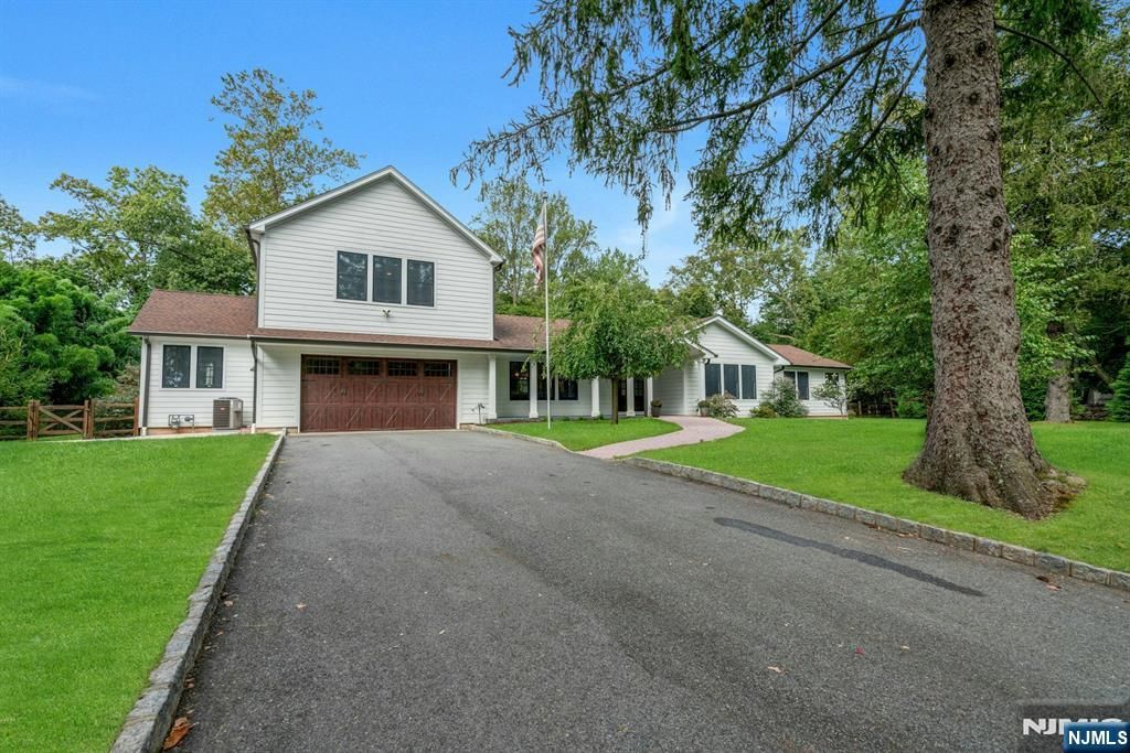 Photo of 2 Reid Court, Mahwah, NJ 07430 (MLS # 25033531)